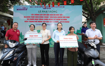 Phường Cầu Kiệu tặng phương tiện làm ăn và kêu gọi người dân trồng cây xanh