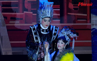 "Kiếp tằm mãi vương tơ" - Đêm nhạc đầy cảm xúc và tình nghệ sĩ của Ngân Tuấn