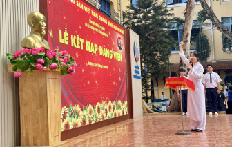 4 học sinh Trường THPT Trần Khai Nguyên được kết nạp Đảng ở tuổi 18