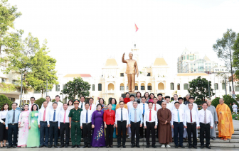 Lãnh đạo TPHCM dâng hoa tưởng nhớ Chủ tịch Hồ Chí Minh