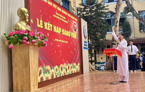 4 học sinh Trường THPT Trần Khai Nguyên được kết nạp Đảng ở tuổi 18