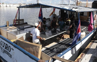 Hàng viện trợ từ Mexico và Uruguay cập cảng Cuba