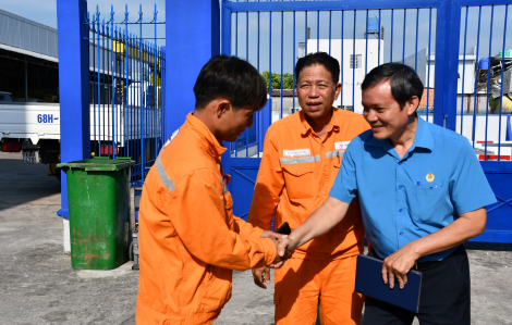 Công đoàn EVNSPC đồng hành, sẻ chia cùng người lao động