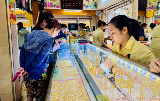 Giá vàng tăng trở lại sau khi rớt còn 160 triệu đồng/lượng