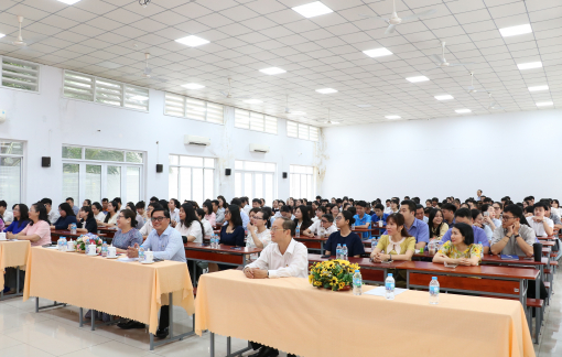 Bồi dưỡng lý luận chính trị cho đảng viên mới và quần chúng ưu tú ở TPHCM