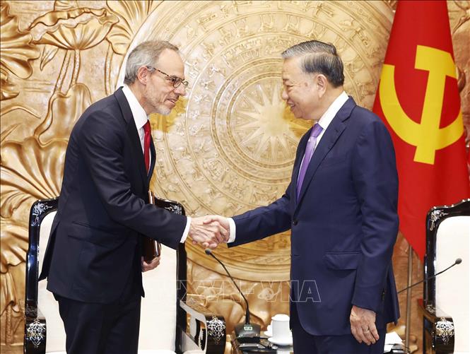 Tổng Bí thư, Chủ tịch nước Tô Lâm tiếp ông David Zapolsky, Phó Chủ tịch cấp cao, Giám đốc Pháp lý và Quan hệ Toàn cầu của tập đoàn Amazon. Ảnh: Thống Nhất/TTXVN