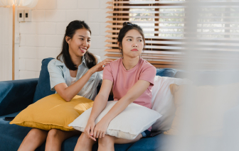 Nghe bạn khóc vì chồng ngoại tình, tôi tức giùm rồi lãnh đủ