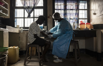'Bóng ma' Ebola trỗi dậy khi nguồn viện trợ nhân đạo từ Mỹ bị cắt giảm