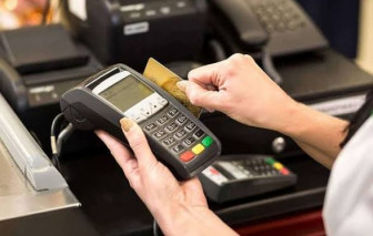 Quẹt thẻ khi đi du lịch nước ngoài, coi chừng bị đánh tráo chip