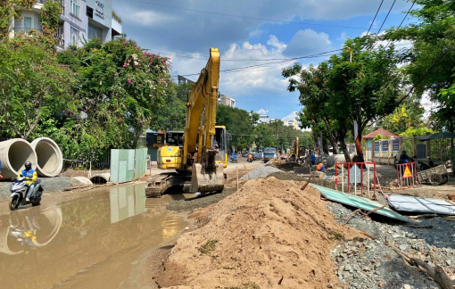 Hối hả thi công chống ngập đường Đặng Thùy Trâm