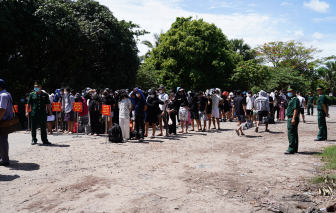 Tiếp nhận 137 công dân từ Campuchia, phát hiện 1 đối tượng truy nã