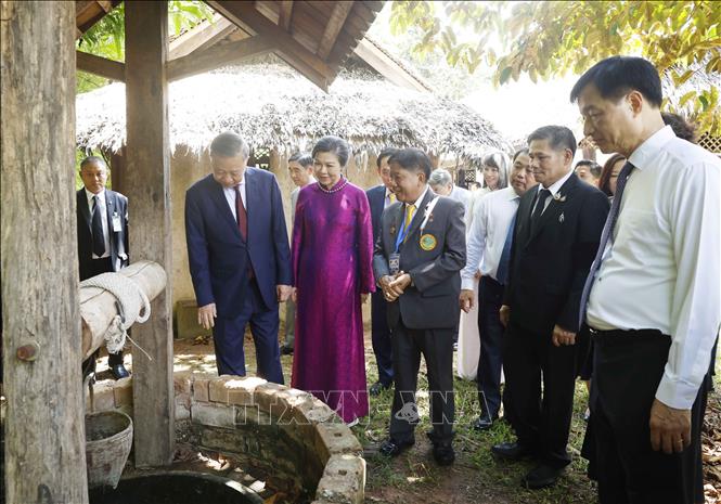 Tổng Bí thư, Chủ tịch nước Tô Lâm và Phu nhân thăm Khu di tích Chủ tịch Hồ Chí Minh ở Udon Thani, nơi Bác Hồ đã từng sống và hoạt động cách mạng trong giai đoạn 1928 - 1929 - Ảnh: Thống Nhất/TTXVN