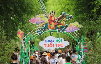 Bệnh nhi thỏa sức vui chơi ở Ngày hội tuổi thơ tại Bệnh viện Nhi Đồng 2