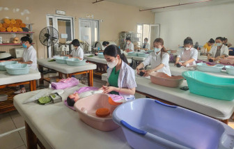 Đề xuất bồi dưỡng năng lực thực hành cho giáo viên nghề tại doanh nghiệp