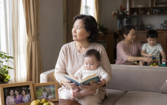 Tuổi già của tôi sao cứ phải chọn giữa bản thân và con cháu?
