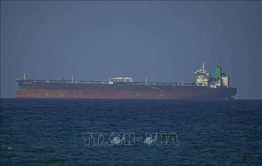 Iran cho phép một số tàu đi qua eo biển Hormuz