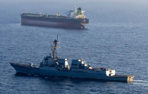 Iran nhắm vào căn cứ không quân Mỹ để trả đũa các cuộc tấn công mới gần eo biển Hormuz