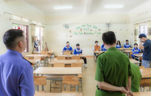 Không thể khoán trắng con cho nhà trường