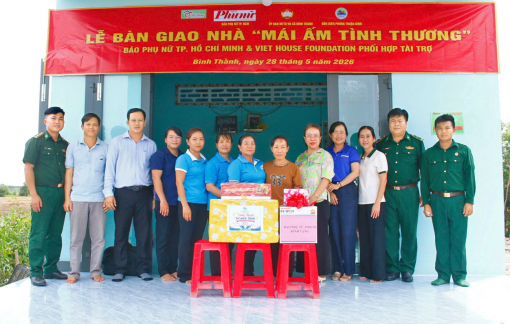 Trao mái ấm giúp phụ nữ khốn khó an cư
