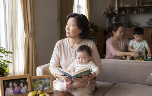 Tuổi già của tôi sao cứ phải chọn giữa bản thân và con cháu?