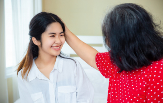 Có nên cấm cản yêu đương khi con đang học cấp III?