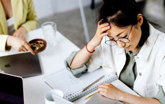 AI tạo áp lực cho người ở lại
