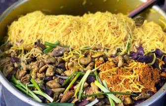 Vàng ươm bún nghệ quê nhà