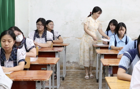 Thí sinh hồi hộp trước kỳ thi tuyển sinh lớp Mười tại TPHCM