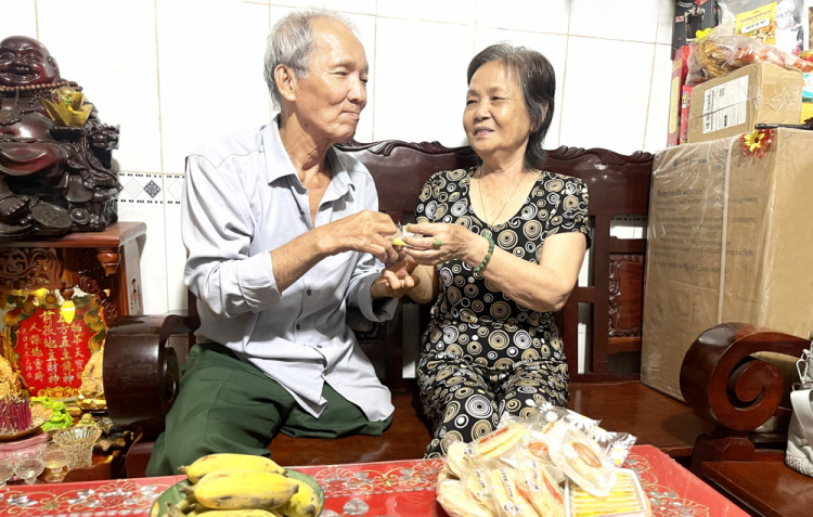 Duyên muộn từ chiếc nhẫn cỏ của anh thương binh