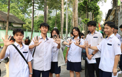 Thí sinh thở phào nhẹ nhõm với môn Ngoại ngữ trong kỳ thi tuyển sinh lớp Mười tại TPHCM