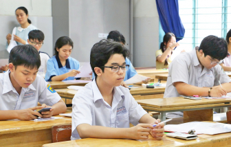 Đề thi lớp Mười 'dễ thở', điểm chuẩn có biến động?