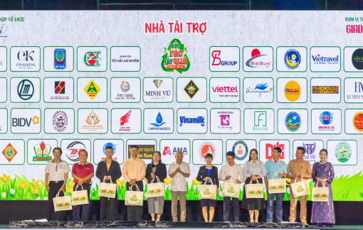 Agribank đồng hành lan tỏa lối sống xanh qua chương trình “Đổi rác lấy quà” tại TP Cần Thơ