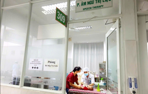 Lạm dụng thiết bị điện tử, trẻ dễ bị chậm nói