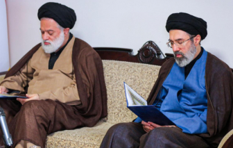 Cố vấn Mojtaba Khamenei cảnh báo sẽ phóng 'hàng loạt tên lửa' nếu Mỹ tấn công Iran