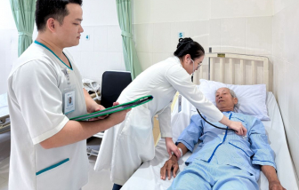 Cứu sống cụ ông 75 tuổi bị đột quỵ do nhồi máu não nặng