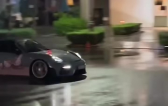 Làm việc với tài xế lái xe Porsche drift trong khu đô thị Sala