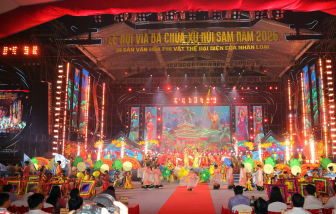 Hàng ngàn người dân tham dự lễ khai hội Vía Bà Chúa Xứ Núi Sam