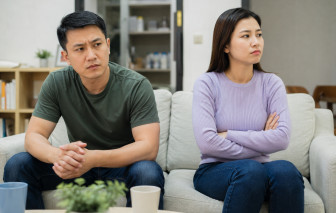 Một quán cà phê hẹn hò làm vợ chồng chiến tranh lạnh