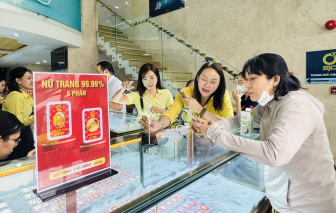 Có nên mua vào khi vàng đang rớt giá mạnh?