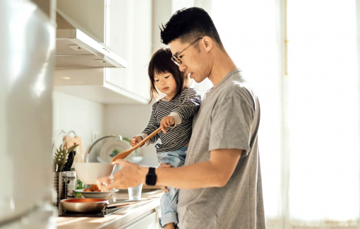 Trì hoãn làm cha và cuộc khủng hoảng tâm lý muộn