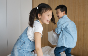 Bạn thân mắc chứng... cuồng con, tôi mệt mỏi đến muốn né tránh