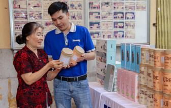 Vinamilk đón thế hệ 'đồng niên' tham quan nhà máy với lời hứa chăm sóc sức khỏe bằng dinh dưỡng chất lượng