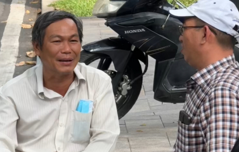 Niềm vui đội nắng chờ con thi tốt nghiệp THPT tại TPHCM