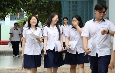 Thi tốt nghiệp THPT 2026: Thí sinh mừng rỡ vì đề môn Toán dễ, tự tin lấy điểm cao