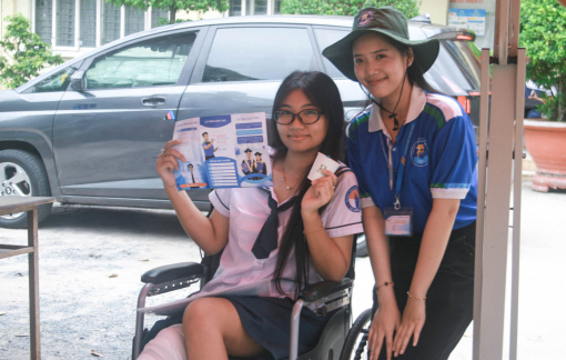 Nhiều hình ảnh đẹp của các tình nguyện viên và lực lượng công an trong ngày thi THPT 2026