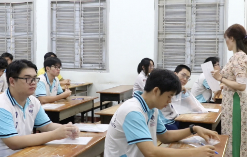 Thí sinh lo lắng, đoán đề Ngữ văn tốt nghiệp THPT 2026