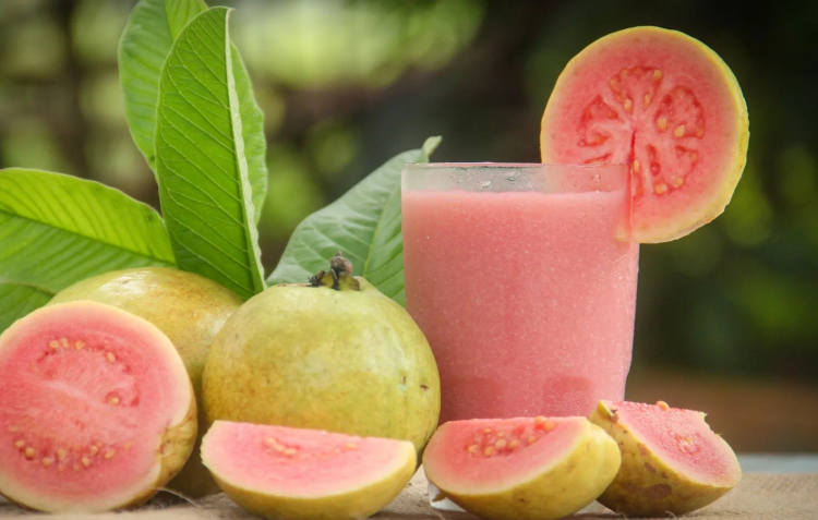 Nước ép ổi giúp phụ nữ hấp thu sắt tốt hơn