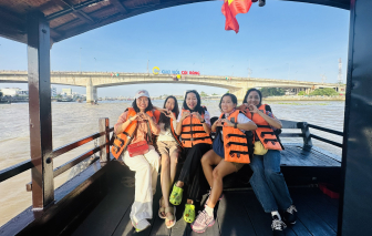 Một sáng trên chợ nổi Cái Răng