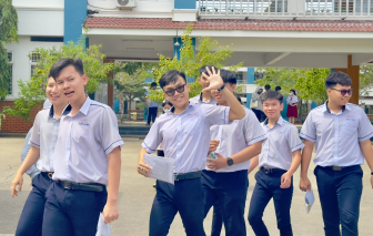 Thí sinh thở phào khi hoàn thành 2 môn thi tự chọn, kết thúc kỳ thi tốt nghiệp THPT