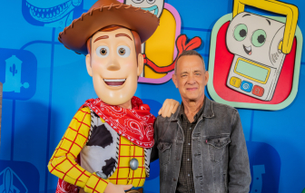 Tom Hanks góp ý thẳng thắn với Oscar